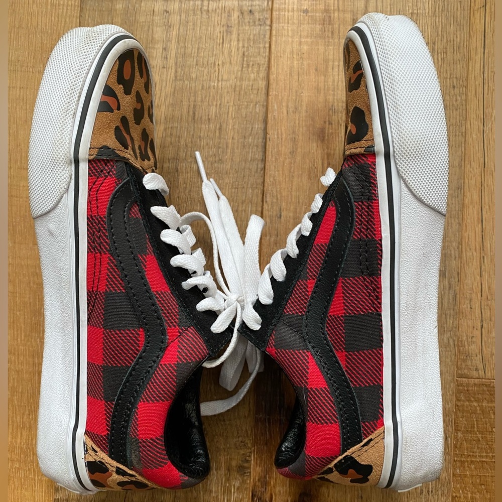 Available are Vans red buffalo check, cheetah - Picture 2 of 7